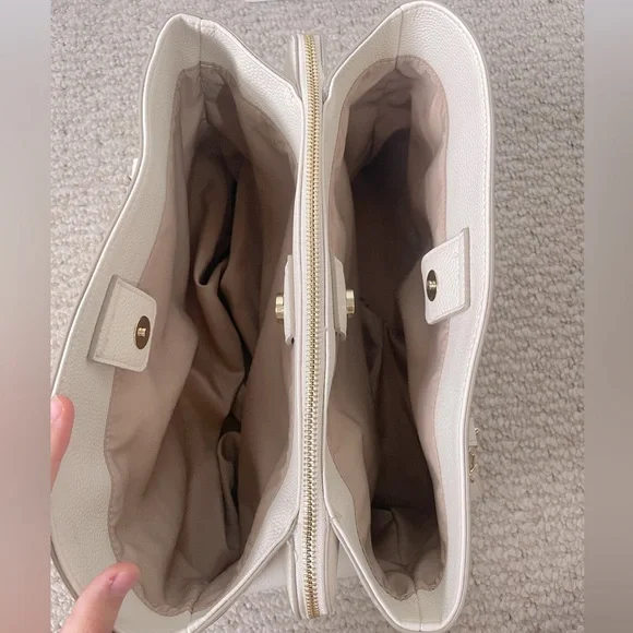 Beige Purse - Picture 4 of 9